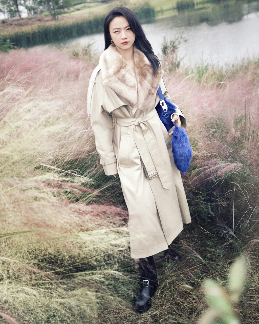 影后湯唯出任 Burberry 最新全球品牌代言人！回顧她近期如何率性演繹不同 Burberry 造型