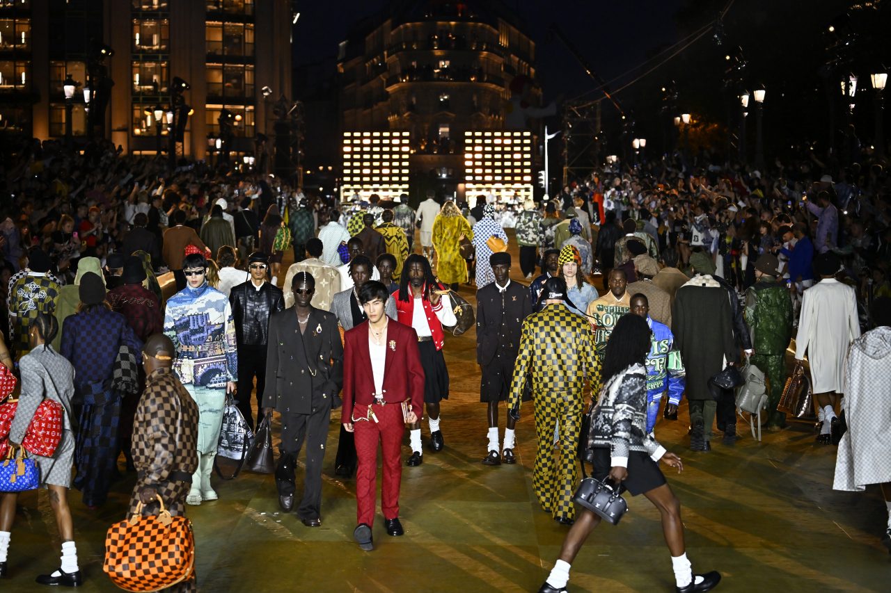 Louis Vuitton2024早秋男裝時裝展就在今晚！一文解析LV為何選擇香港舉辦首次男裝早秋時裝騷？