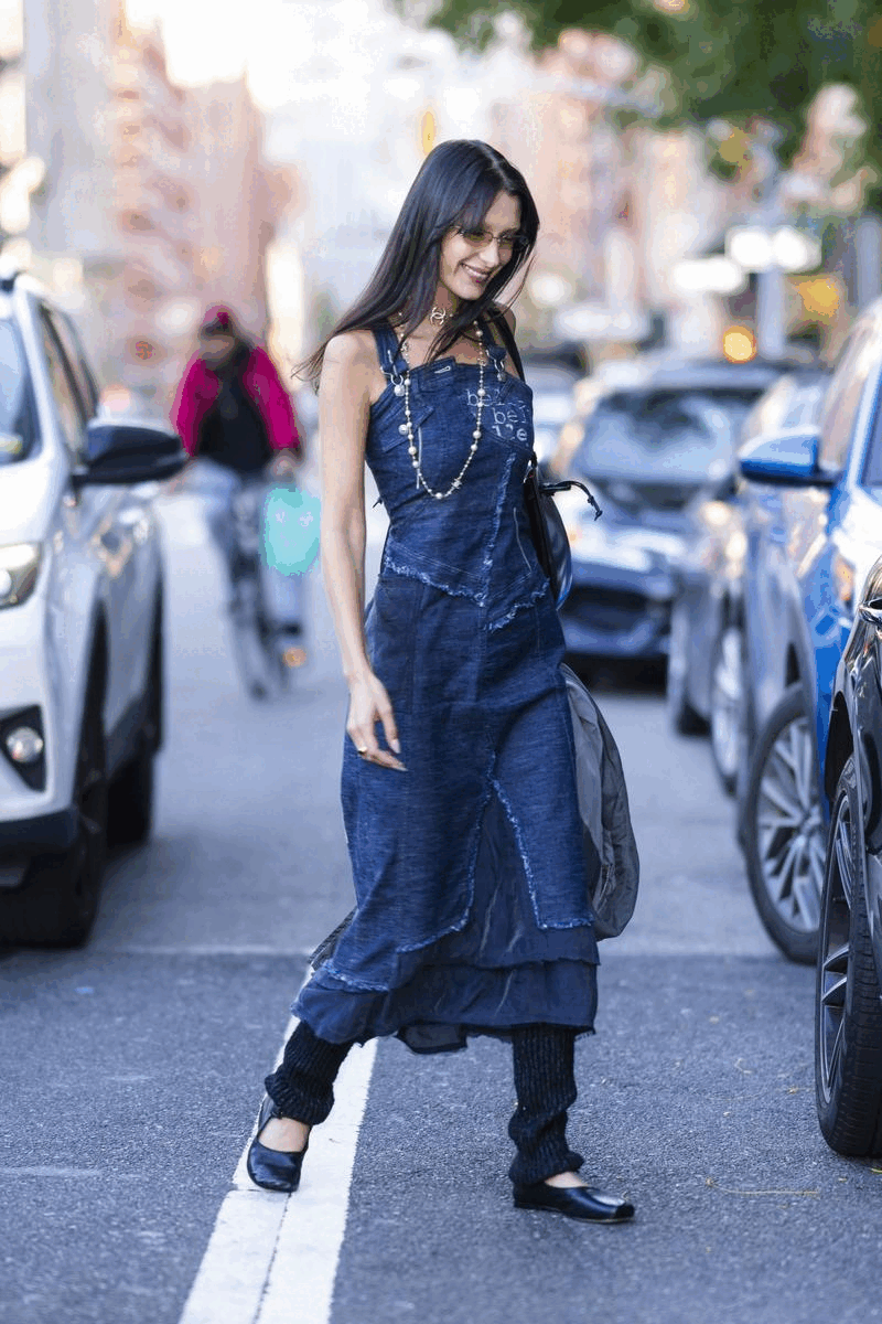 換季穿搭圖鑒｜「Dress-Over-Pants」裙褲疊穿回潮，不用買新衣，也能穿出新風格！