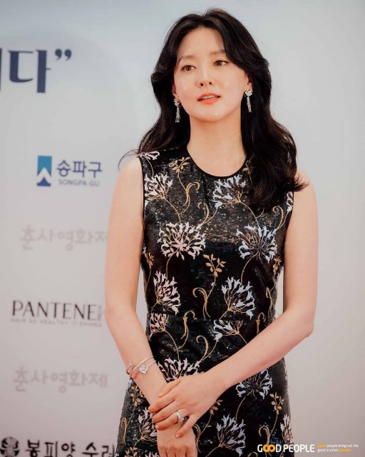 Style File：《大指揮家：弦上的真相》李英愛的 4 個紅地毯造型，溫柔與冷豔氣質兼備的「氧氣美女」