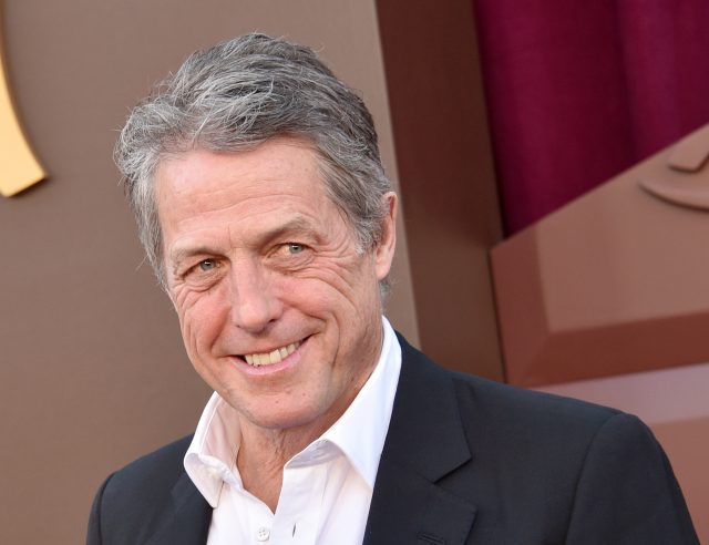 Hugh Grant 演活《旺卡》Oompa Loompa 綠髮小矮人!回顧 5 個 Hugh Grant 浪漫喜劇電影角色