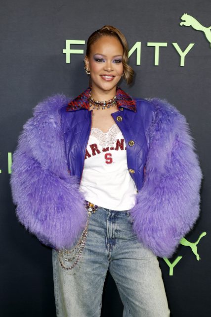 Rihanna上身Chanel古董外套出席Fenty x Puma發佈派對,再掀復古風潮!