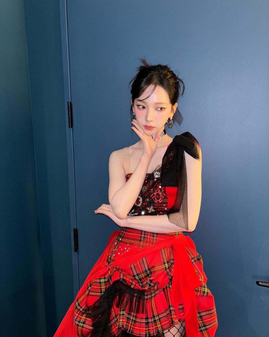 K-Pop 女團 NewJeans、aespa、ive 的聖誕造型！3 種風格為你帶來聖誕派對造型靈感