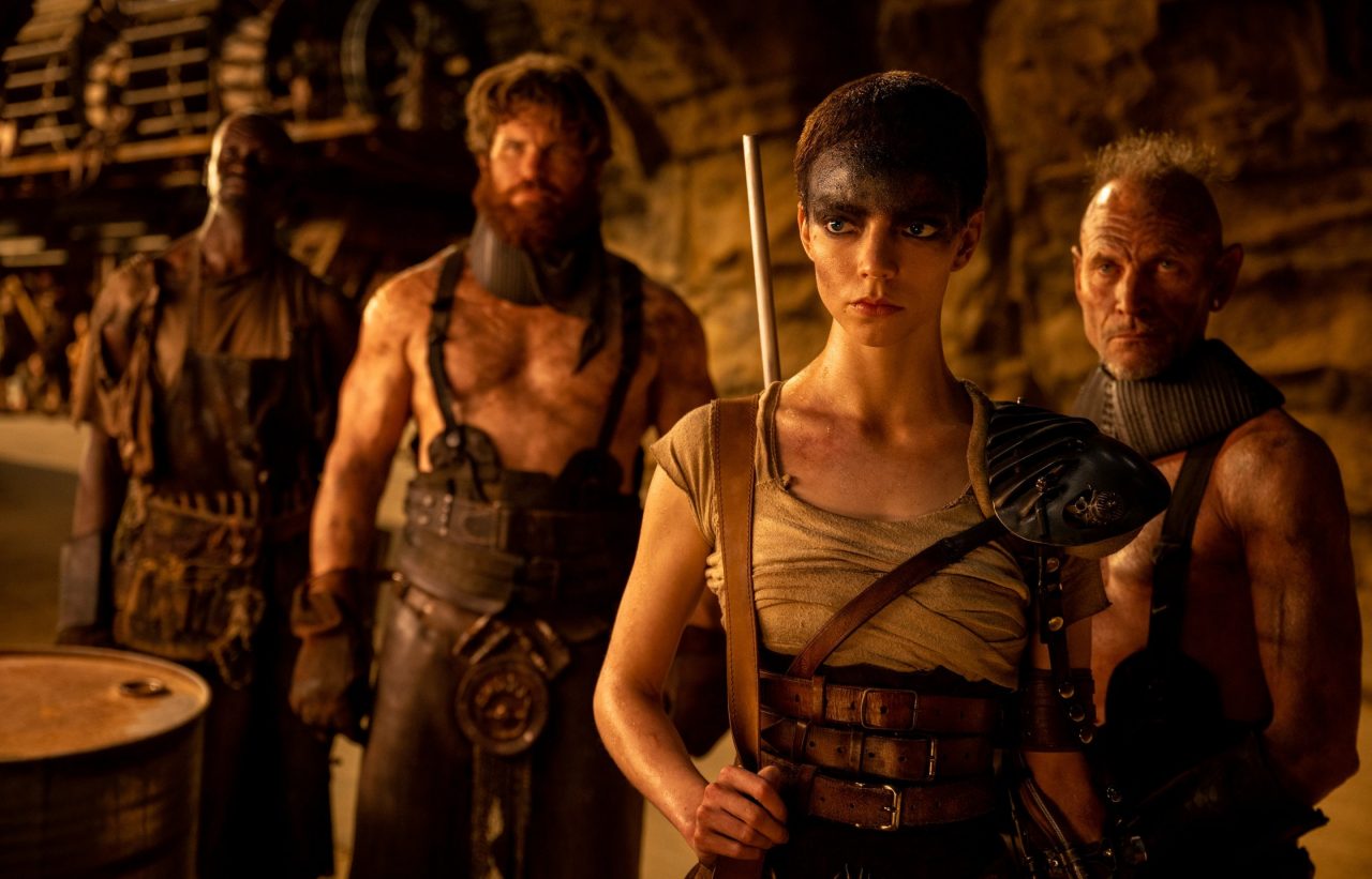 《Mad Max》經典系列近十年後再現新作，Anya Taylor-Joy主演《芙莉歐莎：末日先鋒傳說》5月23日登陸大銀幕！