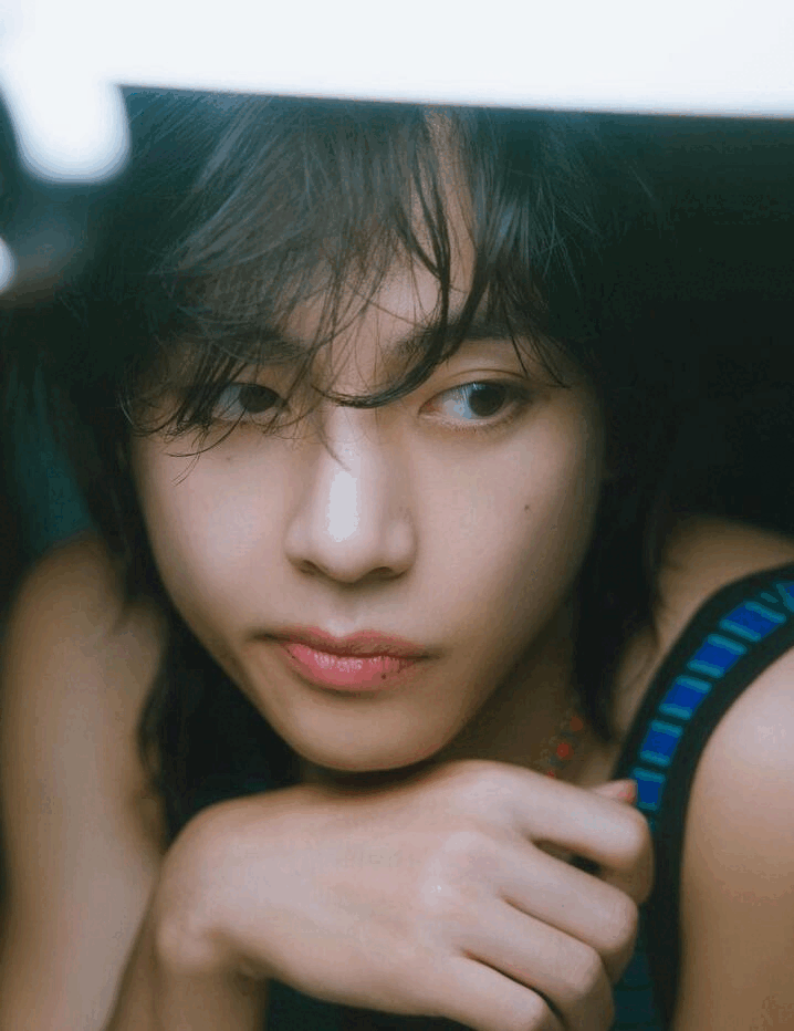 IU時隔兩年以歌手身份回歸！BTS成員V驚喜助陣，出演新歌《Love wins all》MV男主角！
