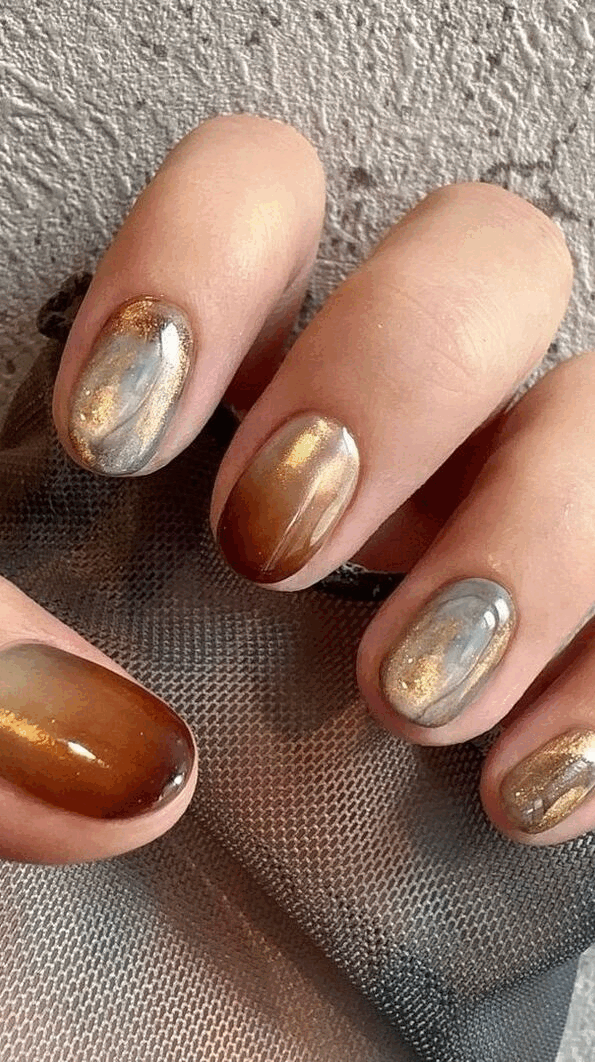 由指尖開啟節日新意！從簡約設計到藝術感款式，精選25款美甲款式迎接2024！