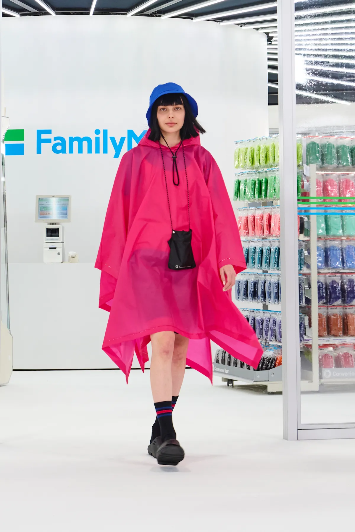 連便利店FamilyMart也開始辦時裝展！喜歡跨界時尚的品牌原來還有這些······