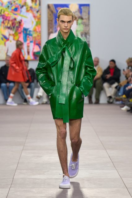 Loewe 2024秋冬男裝系列與美國藝術家Richard Hawkins合作,以拼貼藝術重新詮釋男子氣概|Fall/Winter 2024 Menswear
