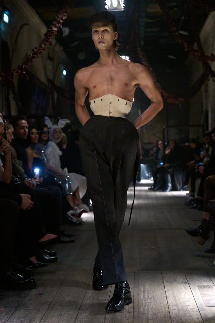John Galliano在Maison Margiela以極致創造力築造時裝戲夢 |Spring/Summer 2024 Couture