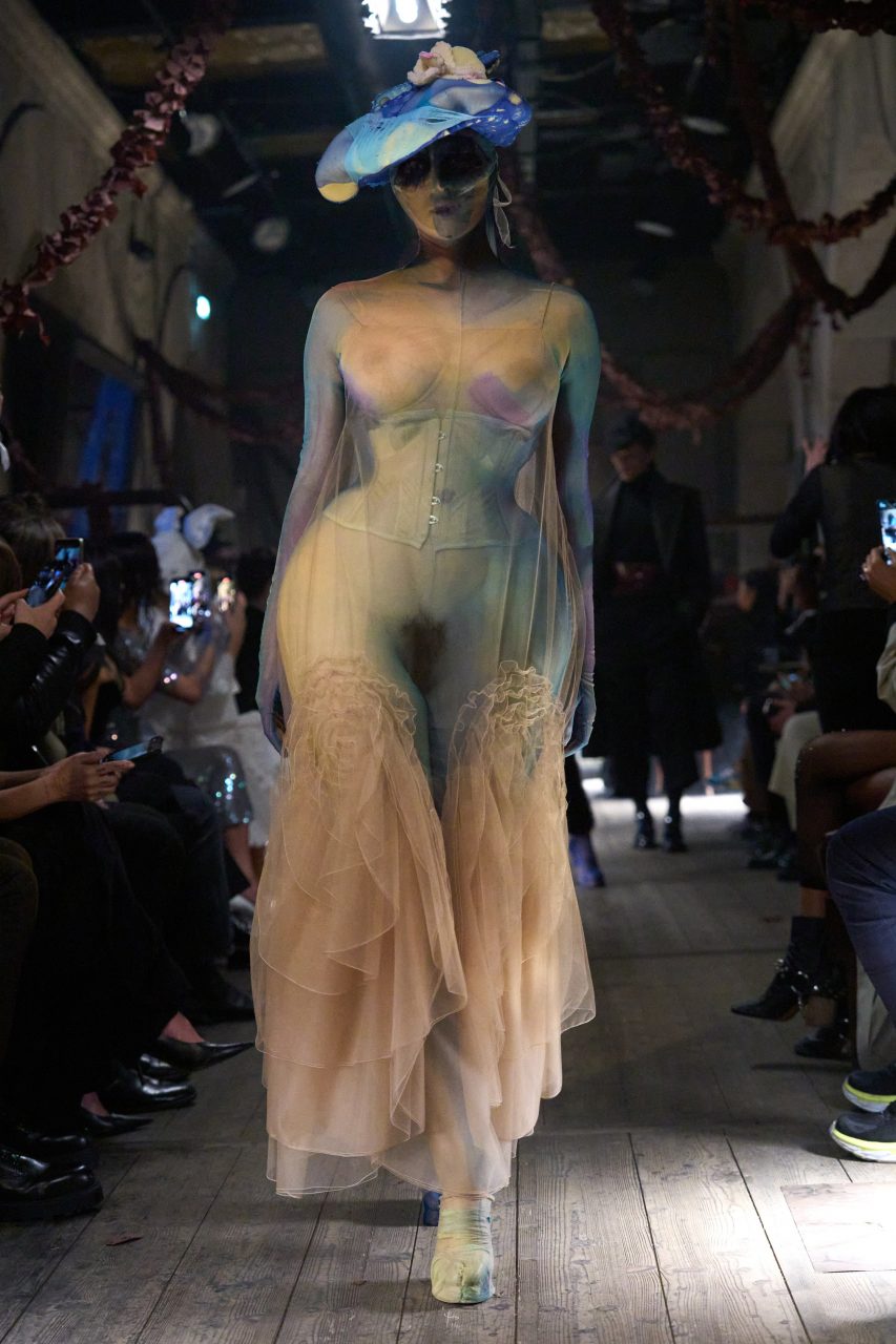 John Galliano Pulls Off A Stupendous Coup De Théâtre At Maison Margiela