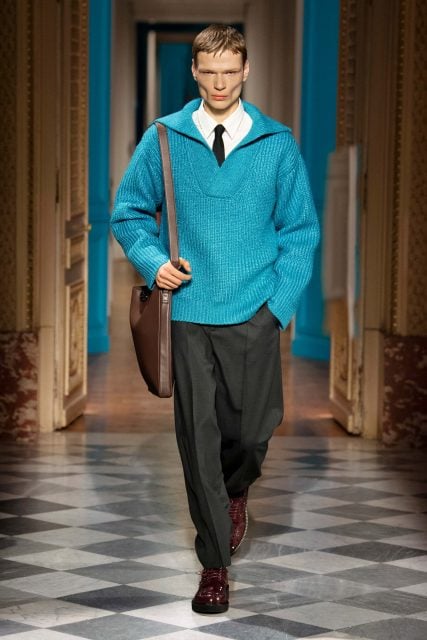 Valentino 重寫「藍色」新定義,賦予男性一種樣新的優雅和溫柔|Fall / Winter 2024 Menswear