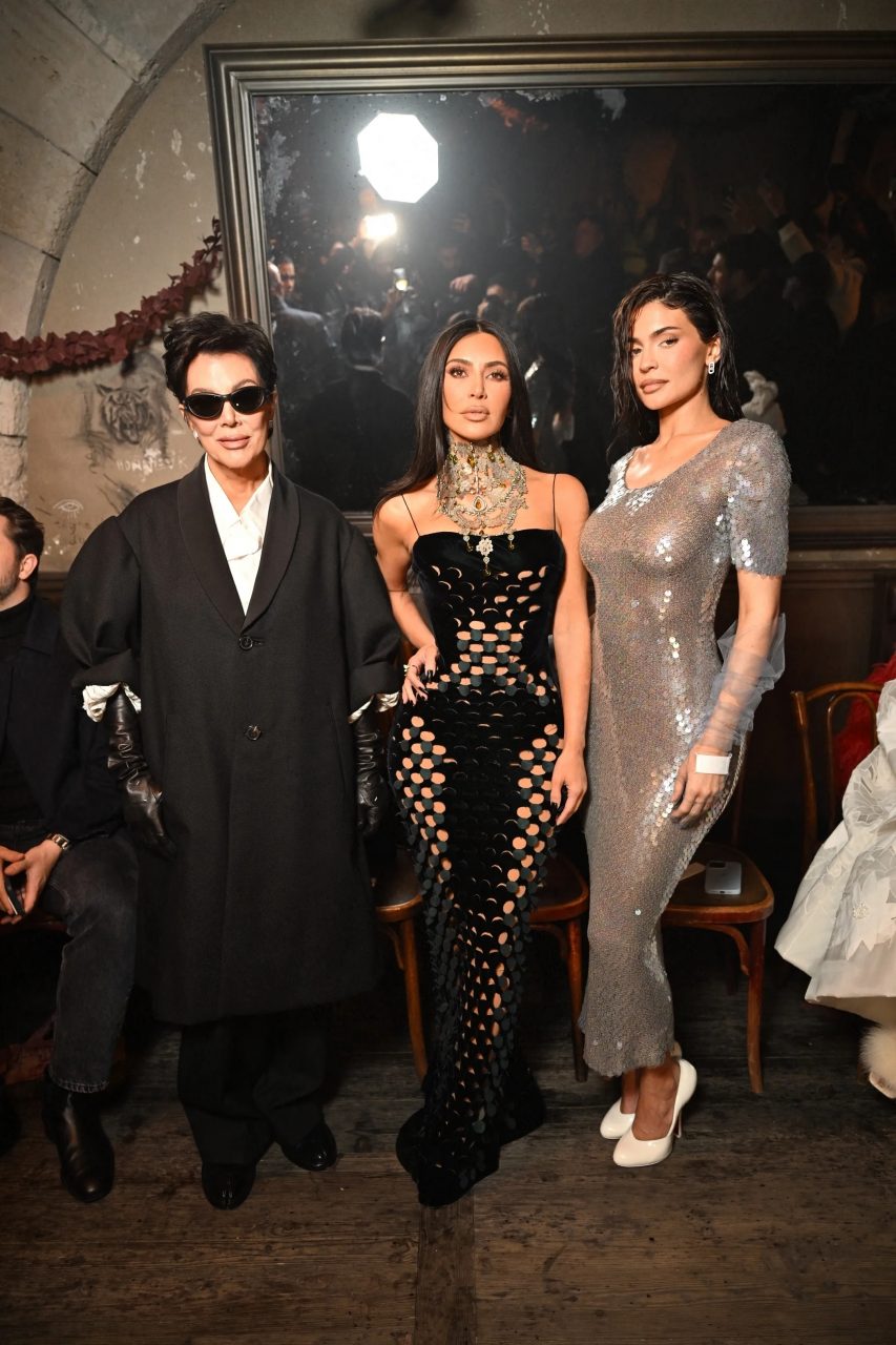 Kardashian家族正式加入Maison Margiela Tabi分趾鞋陣營！