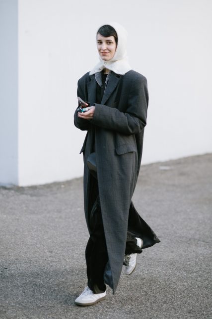 【2024必學5種穿搭公式】超易學！參考米蘭時裝週5種街頭穿搭方式和必備單品：「Office Siren」大衣、adidas Samba、「Grandpacore」針織衫⋯⋯