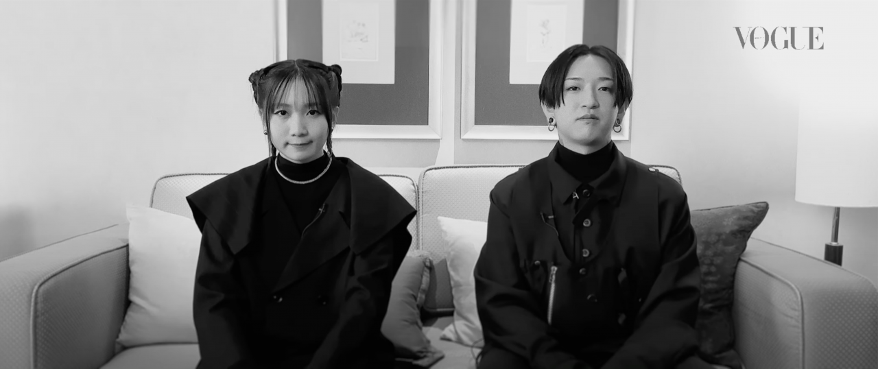專訪日本組合YOASOBI:初心不變,以一顆享樂之心去做音樂!| Chat Room | Vogue Hong Kong