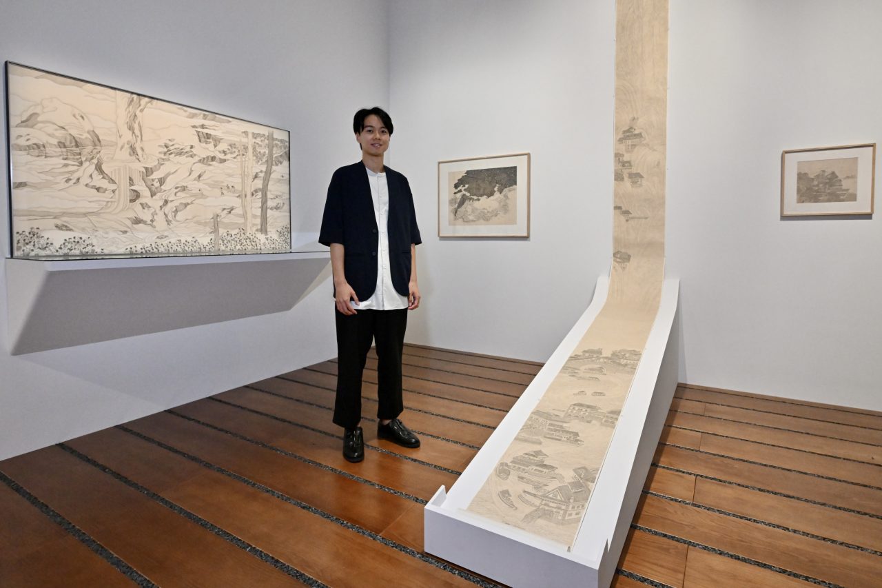 HKMoA呈現香港藝術家陳鈞樂《自然崇拜》水墨裝置作品，踏上一趟神秘而詩意的水墨之旅。