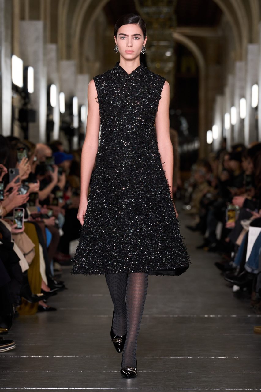 Tory Burch 20周年紀念系列，實驗性昇華日常風格 ｜Fall / Winter 2024