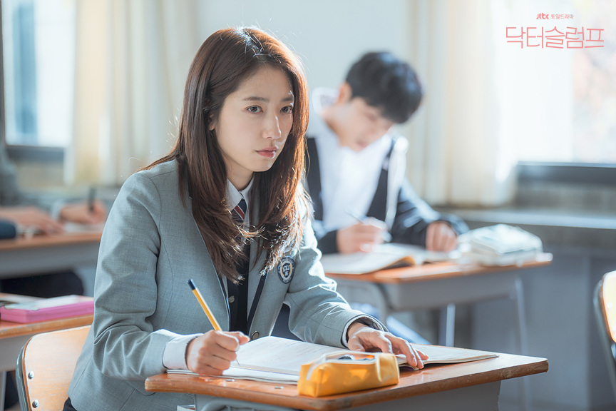 《低谷醫生》朴信惠與朴炯植感情升溫,收視隨之飆升!回顧實力派女神朴信惠的 5 個經典角色