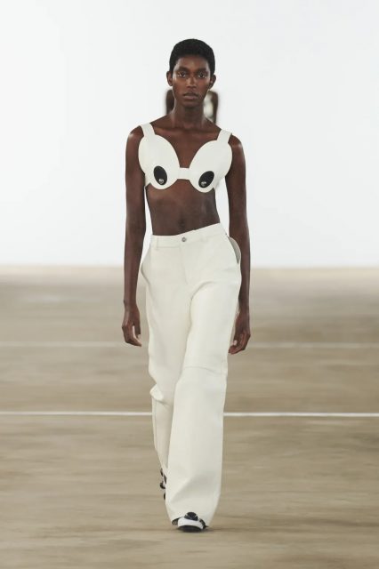 Area以觀看者視角審視服裝,將「眼睛」變為符號|Fall / Winter 2024