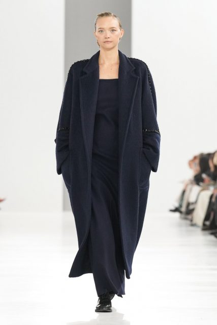 Max Mara 簡約單色系搭配俐落剪裁，呈現當代女性的幹練優雅｜Fall / Winter 2024