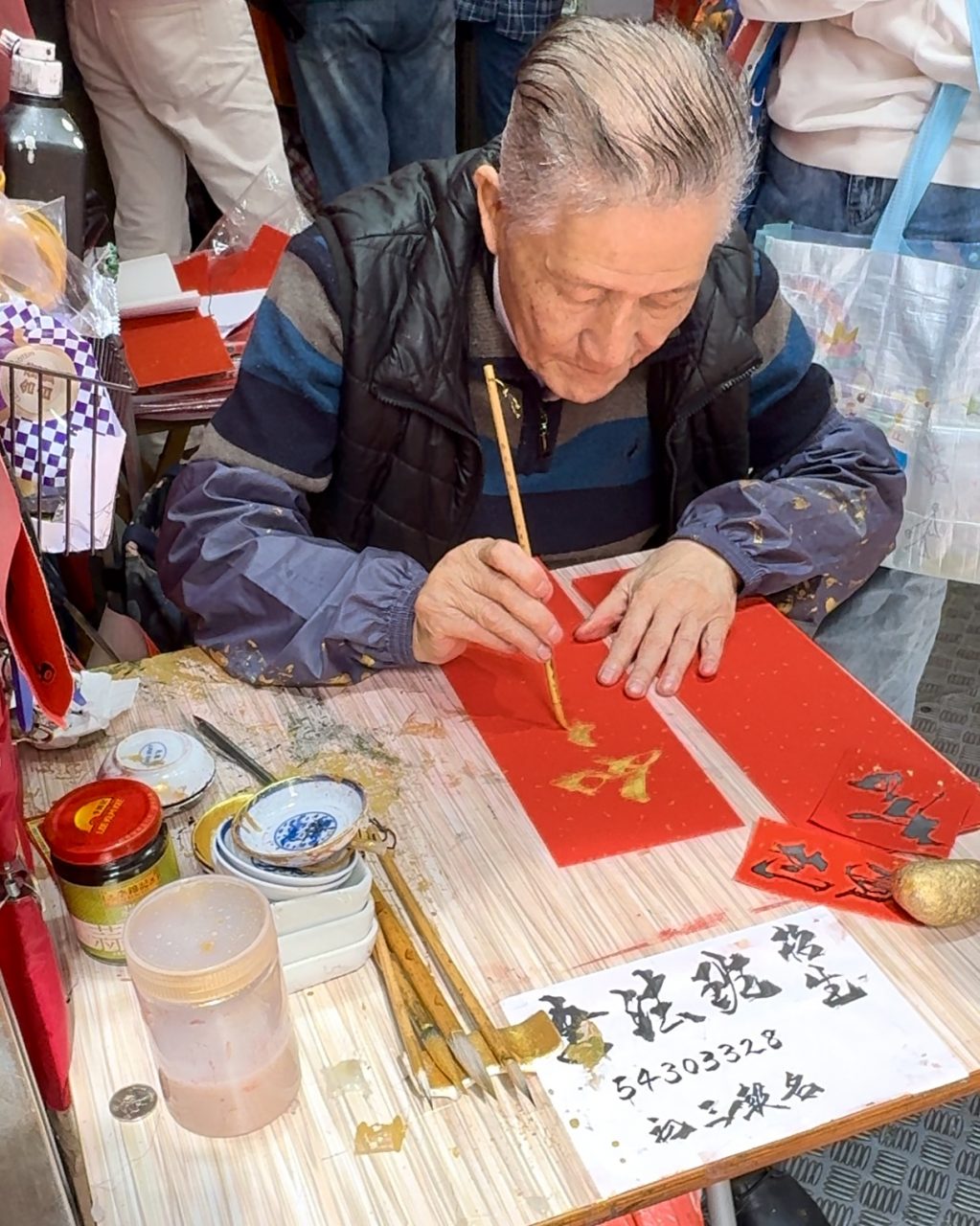 專訪香港書法老師陳鑫發：「手寫書法藝術蘊含靈氣，電腦打印無法媲美。」