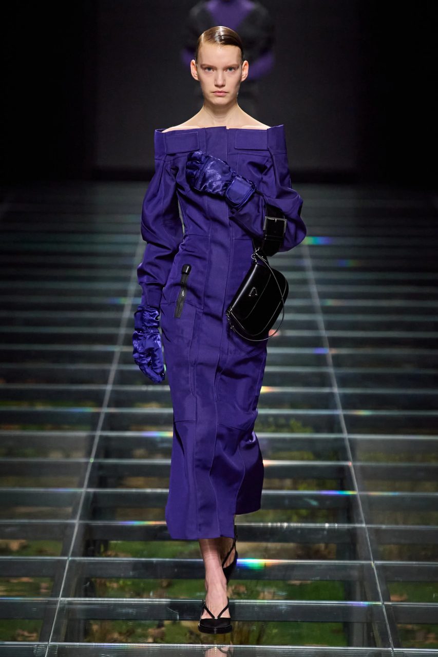 Prada 將反差化作美學，探索女性堅強與溫柔魅力｜Fall / Winter 2024