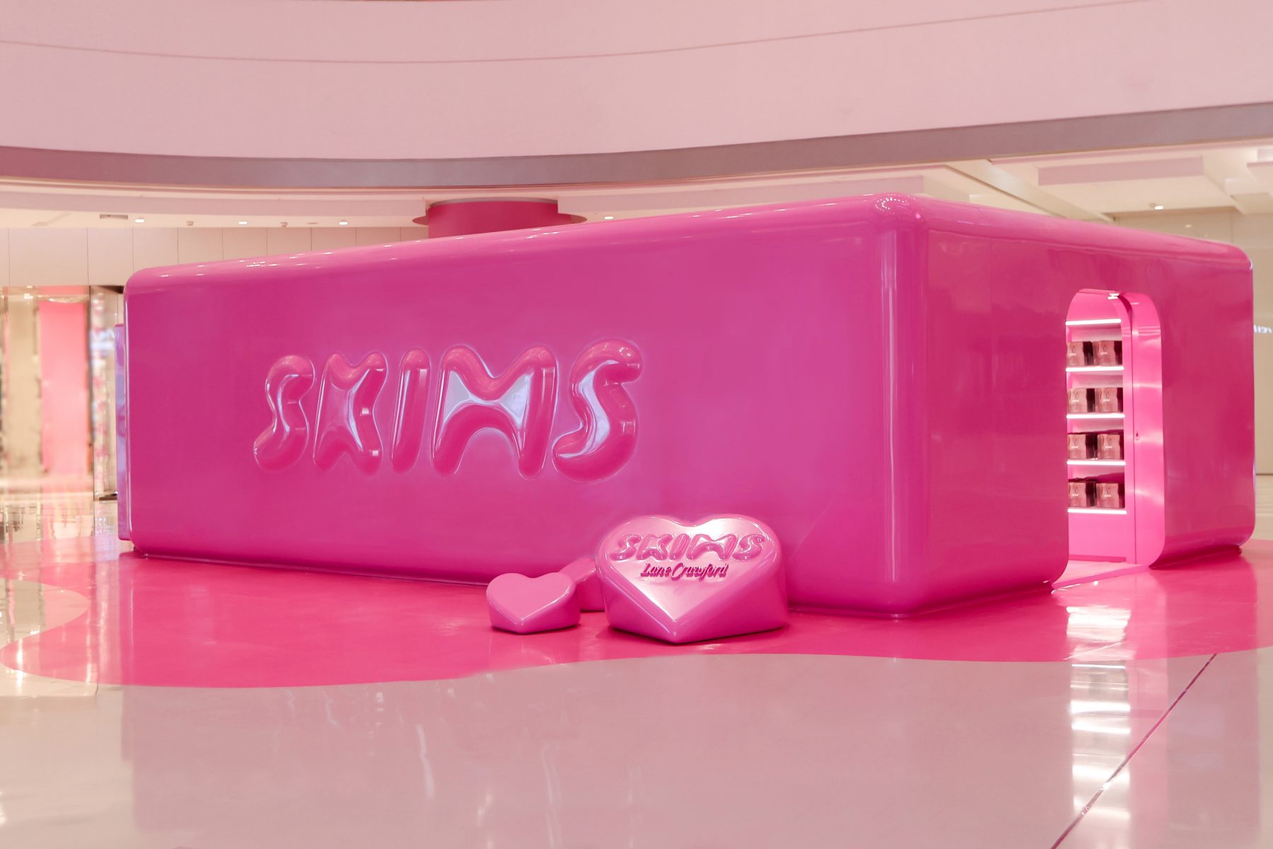 粉色新世代來襲:率先一睹連卡佛聯乘 SKIMS 成都情人節限時體驗店