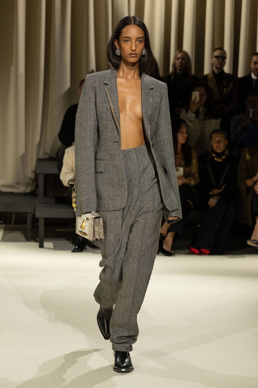 Schiaparelli 打造「未來復古」的日常衣櫥｜Fall / Winter 2024
