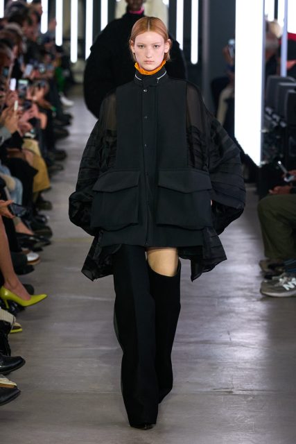 Sacai 推出突破性「褲靴」,將日常服飾拼湊成優雅廓形|Fall / Winter 2024