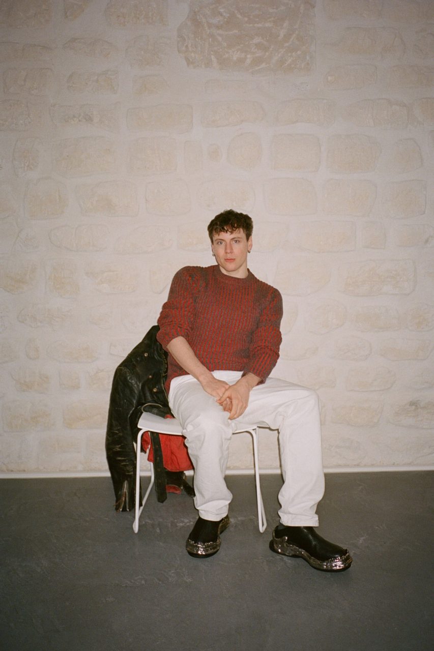 新任 Alexander McQueen 創意總監 Seán McGirr：「McQueen 代表着侵略性，但是一種充滿玩味的侵略性。」