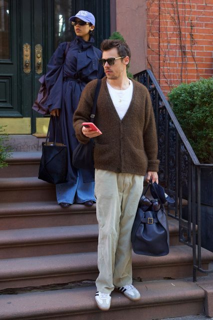 It Couple 就是要配 It Bag!Harry Styles 和 Taylor Russell 在一個約會卻大曬 4 款手袋⋯⋯