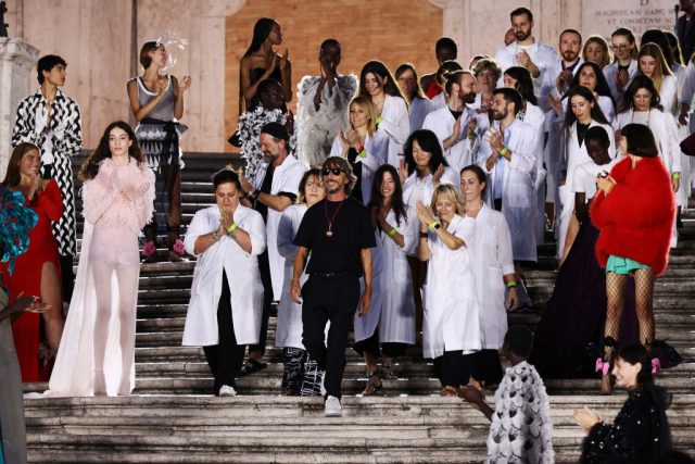 在 Valentino 25年後，Pierpaolo Piccioli 離任，新創意總監人選將適時公布？
