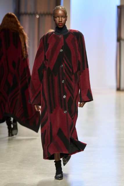 Leonard Paris以南美拉丁的豐富色彩為靈感,冬季也可以遊走熱帶花園 | Fall / Winter 2024