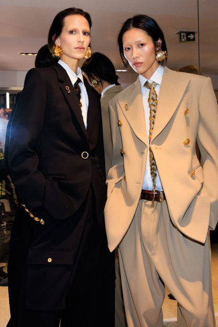 2024秋冬巴黎時裝週|探秘時裝騷後台!捕捉Dior、Loewe、Schiaparelli···的幕後時刻