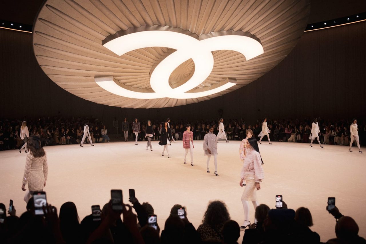 走進 Chanel 工坊 Le19M，了解華麗高訂背後的工藝精神