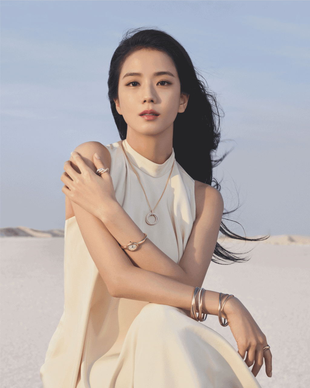 Jisoo、王嘉爾Jackson Wang、Paul Mescal、Yara Shahidi及Labrinth共同出演Cartier Trinity百周年影片，歌頌世間所有的愛