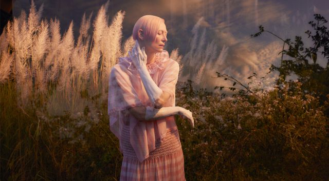 五月刊封面|Tilda Swinton 延續電影的光影,在夢幻的構圖中跨越記憶與現實的邊界