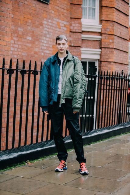 還在穿「小白鞋」?今年你要認識的3款春夏運動鞋色系!