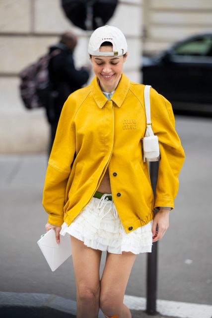 學生時代的荷葉邊迷你裙回歸!這個「被遺忘的」裙裝將成為2024春夏新寵!