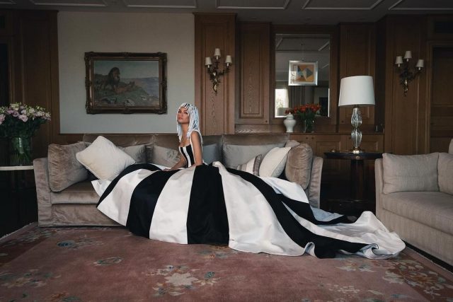 Zendaya新戲《挑戰者 Challengers》紅地毯造型盤點!看她如何演繹百變時尚風格?