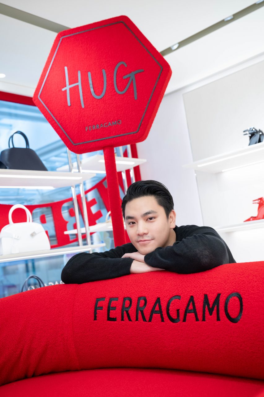 專訪藝術家王令塵 Oscar Wang，了解Ferragamo 擁抱包如何延伸至傢俬創作