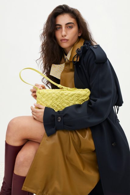 Bottega Veneta 換上朝氣活力色調,將精湛工藝融入日常場景 |Pre-Fall 2024