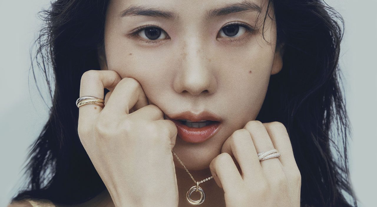 六月刊封面｜JISOO：「學會自愛，並在艱難時刻不忘尋找幸福。」