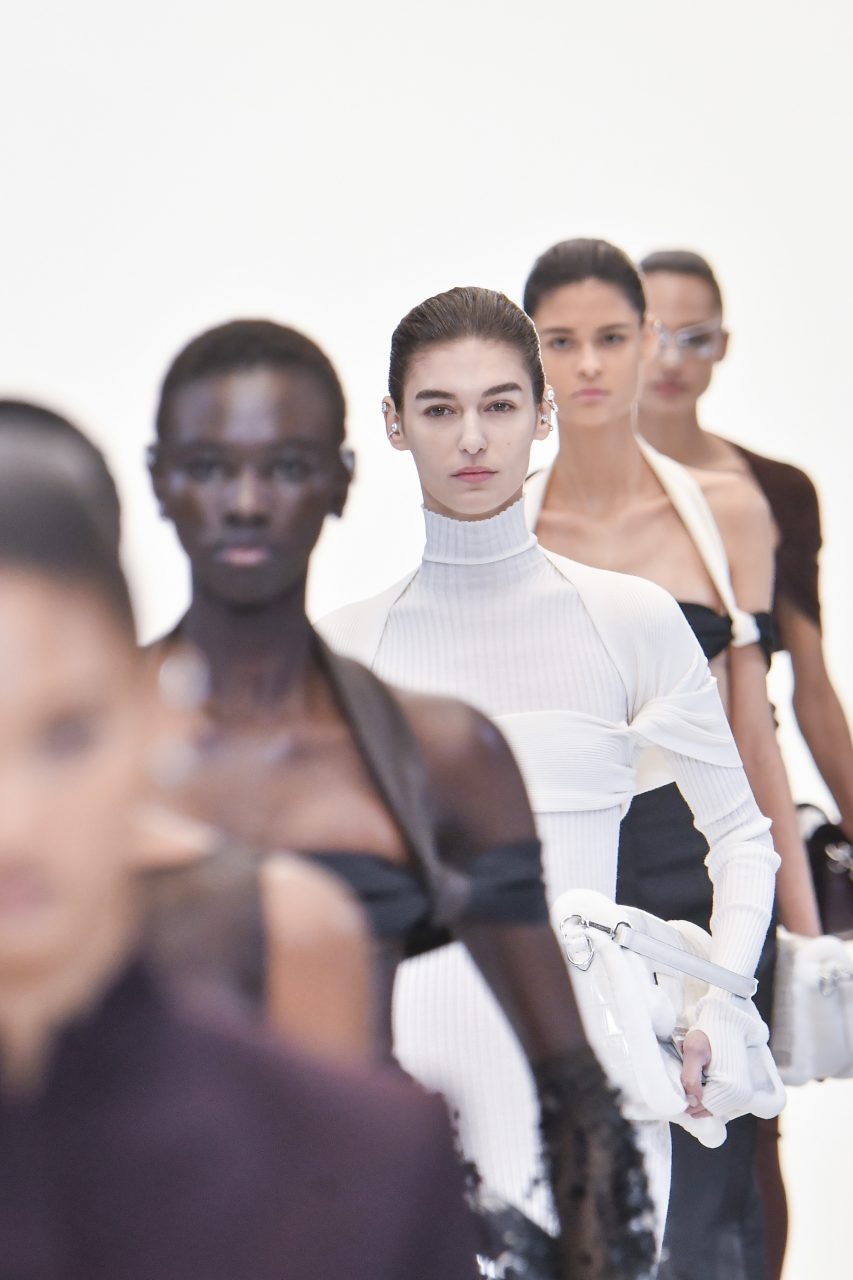 Fendi將缺席6月份巴黎高級訂製時裝週，還有哪些品牌回歸？