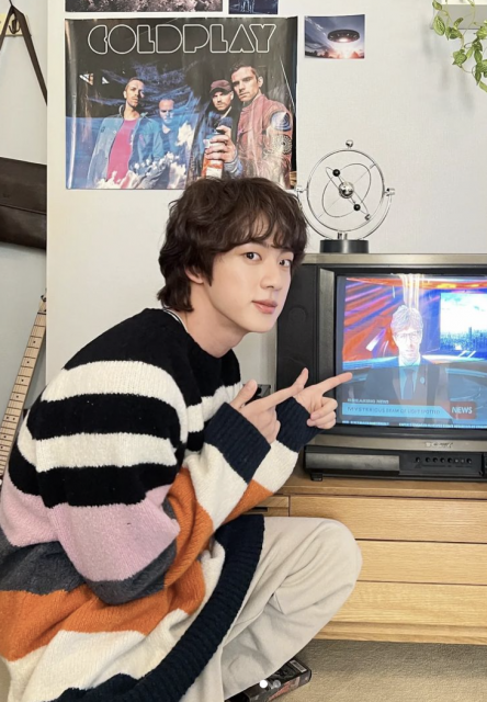 男士針織衫趨勢2024|夏天可以怎樣玩轉服飾穿搭?各品牌系列都有「這個」元素