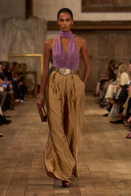 2024夏季時尚趨勢:厚底涼鞋搭配闊腿褲才是天作之合?推介7個簡單又顯高的搭配方案