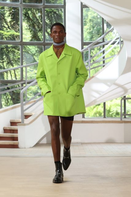 都會格調融合海岸風情,Sabato De Sarno在Gucci描繪屬於自己的自由之境 | Spring / Summer 2025 Menswear
