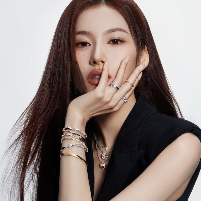韓國女團成員TWICE Sana出鏡演繹Graff全新一輯Laurence Graff Signature系列形象廣告