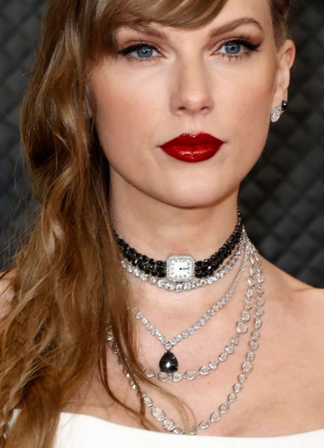 Taylor Swift多個精彩珠寶配搭，一起學習天后穿搭技巧，襯出屬於你的閃亮瞬間！