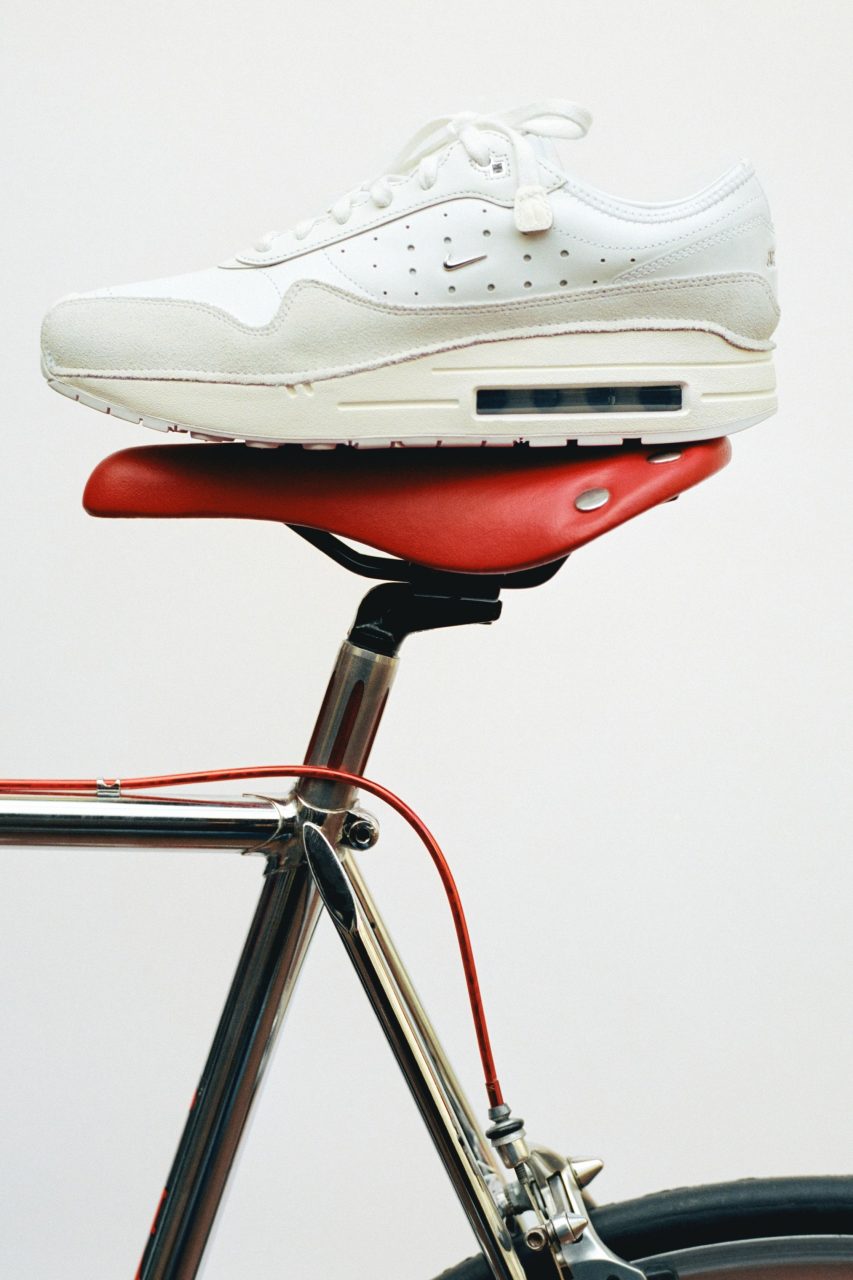 Jacquemus重新詮釋Nike Air Max鞋款，推出大熱紅色和金屬色設計！