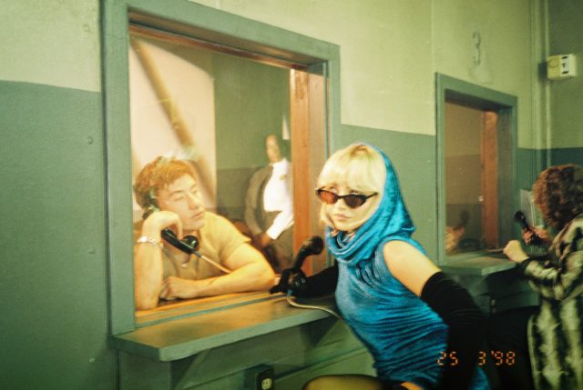 男友Barry Keoghan助力!走入Sabrina Carpenter主打新曲《Please Please Please》MV現場⋯⋯